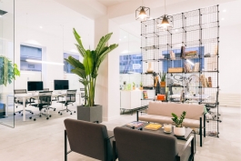 Óscar Roca —Camera Owner/Operator,DOP, Filmmaker.