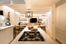 Óscar Roca —Camera Owner/Operator,DOP, Filmmaker.